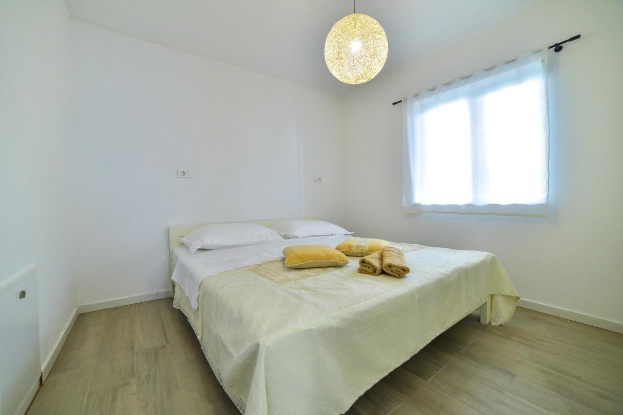 Apartment Maris Sinj Exteriör bild
