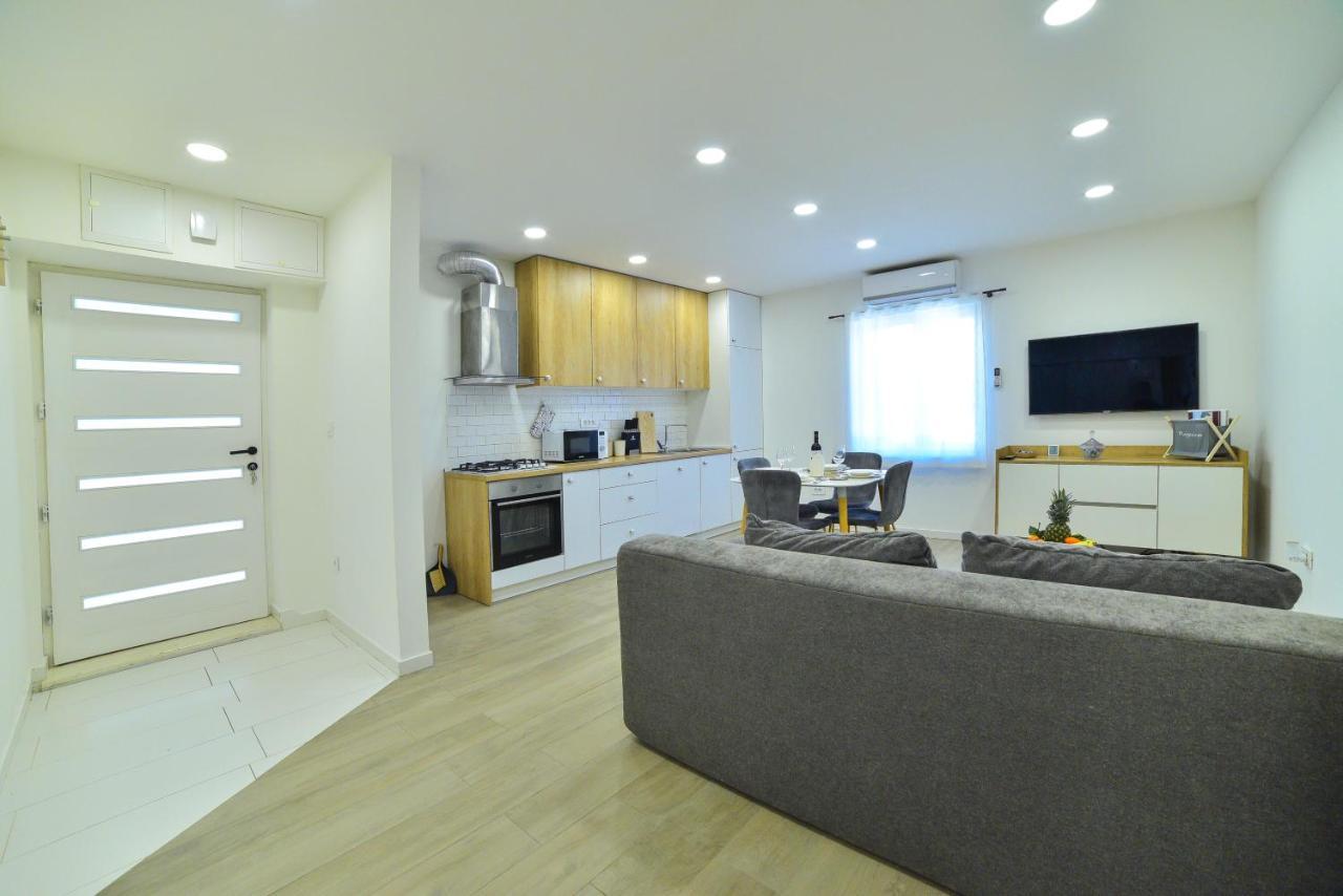 Apartment Maris Sinj Exteriör bild